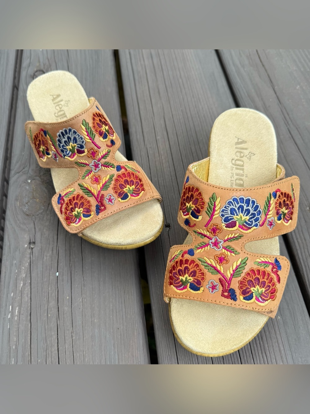 EU 36 / US 6 Alegria Linn Womens Embroidered Leather Wedge Sandals Tan LIN-647N